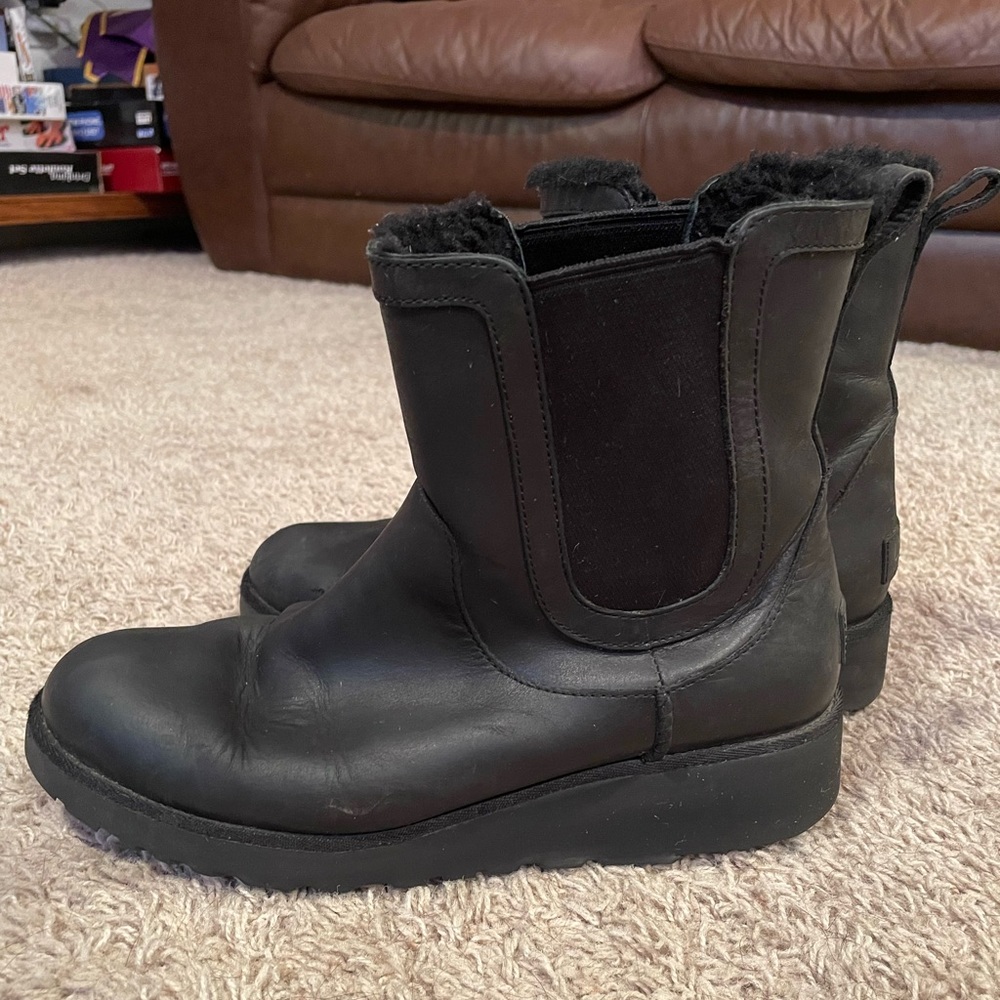 Ugh boot hard leather size 9